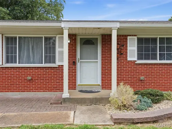4514 Niagara DR, St Louis, MO 63129