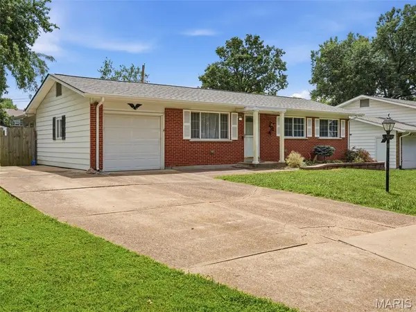 4514 Niagara DR, St Louis, MO 63129