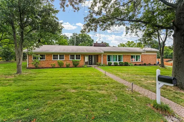 #2 Stoneyside LN, Olivette, MO 63132