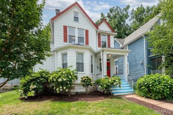 7438 Maple AVE, Maplewood, MO 63143