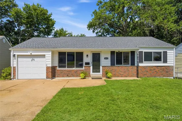 8233 Marvale LN, Affton, MO 63123