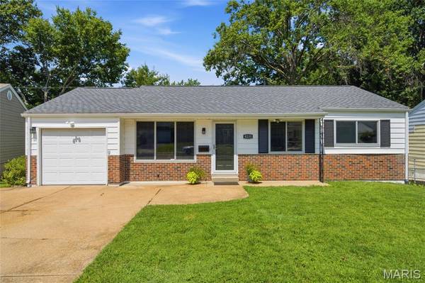 8233 Marvale LN, Affton, MO 63123