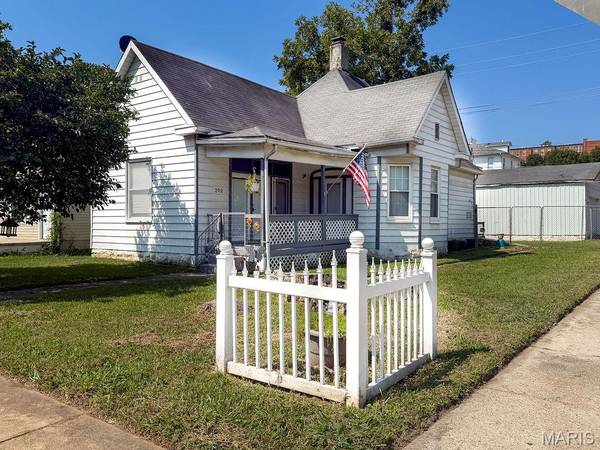 202 E 2nd ST, De Soto, MO 63020