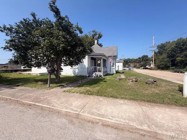 202 E 2nd ST, De Soto, MO 63020