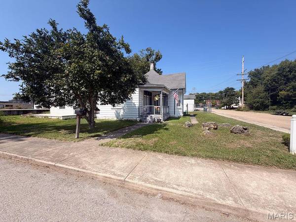 202 E 2nd ST, De Soto, MO 63020