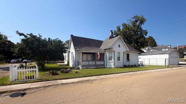 202 E 2nd ST, De Soto, MO 63020
