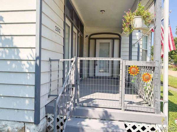 202 E 2nd ST, De Soto, MO 63020
