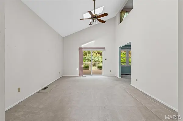 718 Turtle CV, Ballwin, MO 63011