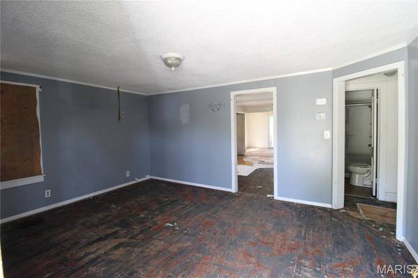 1715 Robert ST, Poplar Bluff, MO 63901