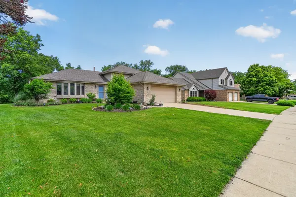 717 Naoma DR, Crete, IL 60417