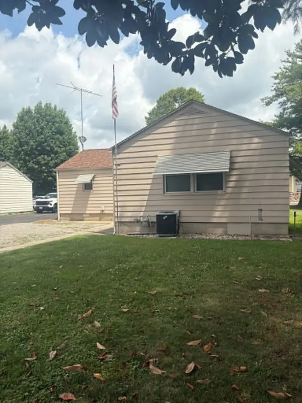 308 Bailey LN, Benton, IL 62812