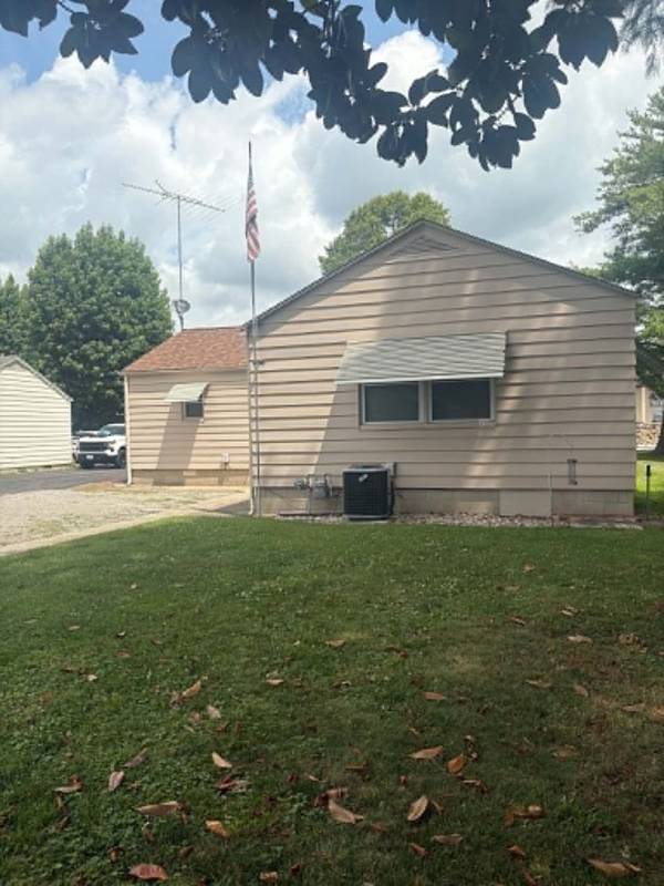 308 Bailey LN, Benton, IL 62812