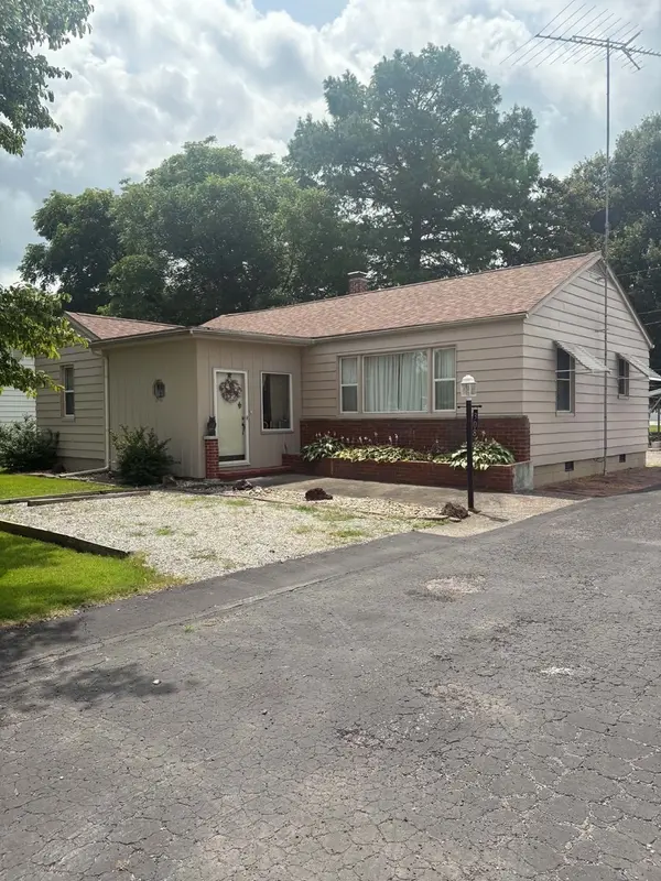 308 Bailey LN, Benton, IL 62812