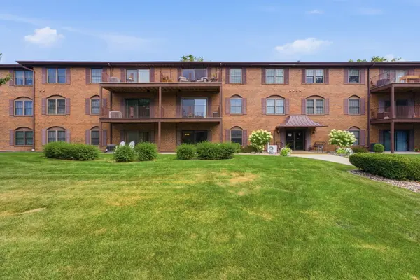 1350 Kimberly Ridge RD #108, Bettendorf, IA 52722