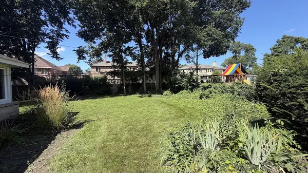 2164 Manor LN, Park Ridge, IL 60068