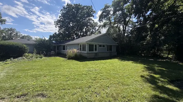 2164 Manor LN, Park Ridge, IL 60068