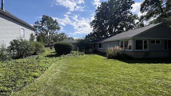 2164 Manor LN, Park Ridge, IL 60068