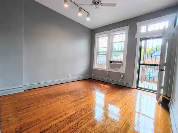 1911 W Belmont AVE #2R, Chicago, IL 60657
