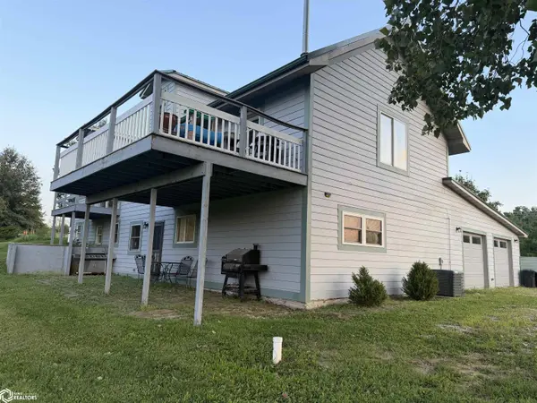 1901 Woodland DR, Fairfield, IA 52556