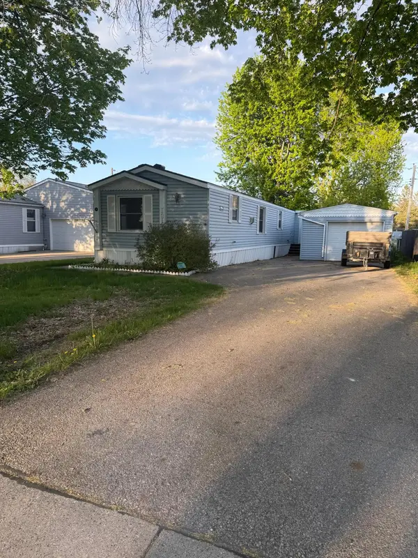 13 22nd AVE NW, Faribault, MN 55021