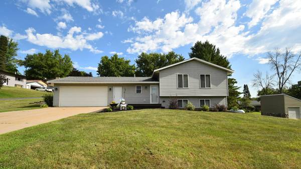 374 Cherry ST W, Mazeppa, MN 55956