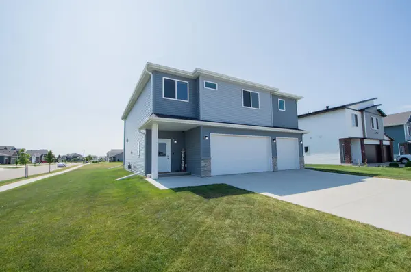 4887 Hampton CIR S, Moorhead, MN 56560