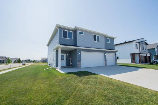 4887 Hampton CIR S, Moorhead, MN 56560