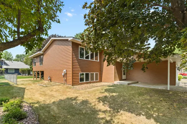 3231 Meadowbrook CT, Vadnais Heights, MN 55127