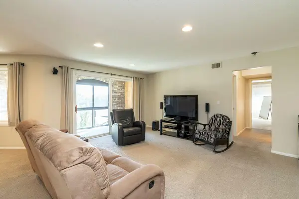1860 Eagle Ridge DR #W304, Mendota Heights, MN 55118