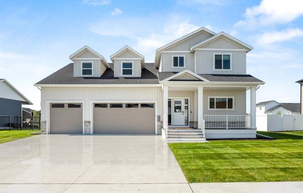 7469 Claire DR S, Fargo, ND 58104