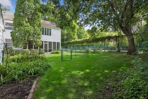 830 Edgemoor DR, Hopkins, MN 55305