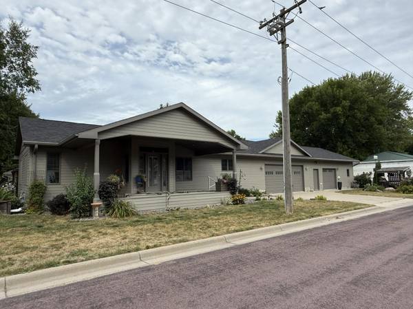 401 Pleasant ST, Lakefield, MN 56150
