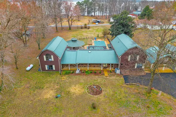 369 Holiday Acres Dr, Springville, TN 38256