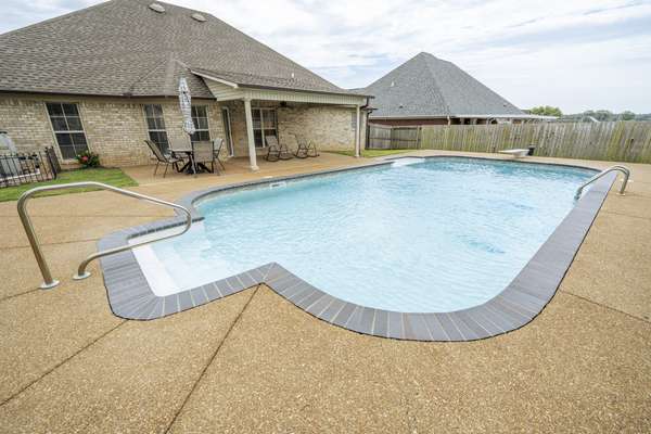 55 Hemingway Cv, Jackson, TN 38305