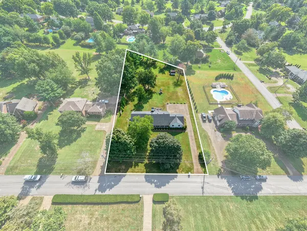 1305 Chickasaw Dr, Brentwood, TN 37027