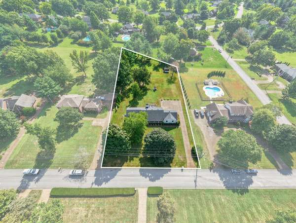 1305 Chickasaw Dr, Brentwood, TN 37027