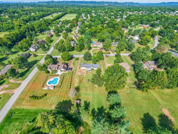 1305 Chickasaw Dr, Brentwood, TN 37027