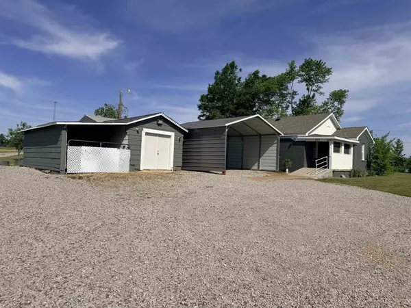 819 N MAPLE ST,  Adamsville,  TN 38310