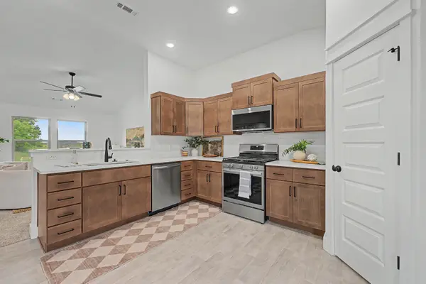 1581 E Charlton Street, Republic, MO 65738