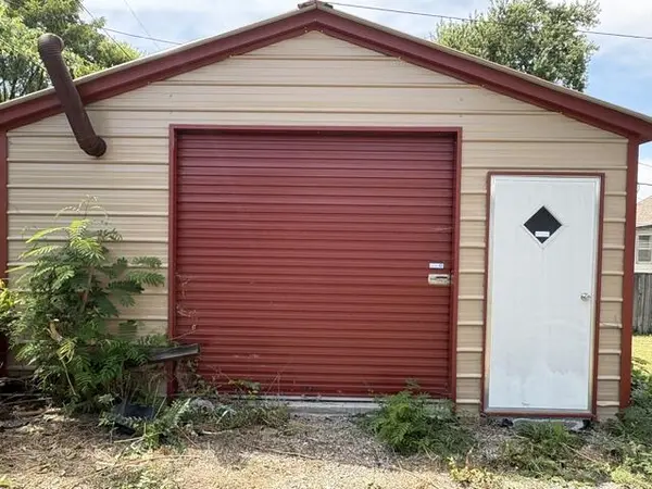 126 E Pleasant ST, Aurora, MO 65605