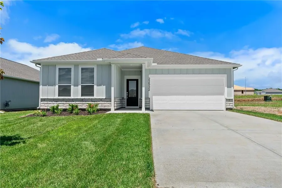 21335 Cleveland ST, Spring Hill, KS 66083