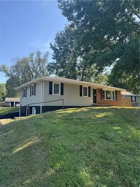 5402 Frederick AVE, St Joseph, MO 64506