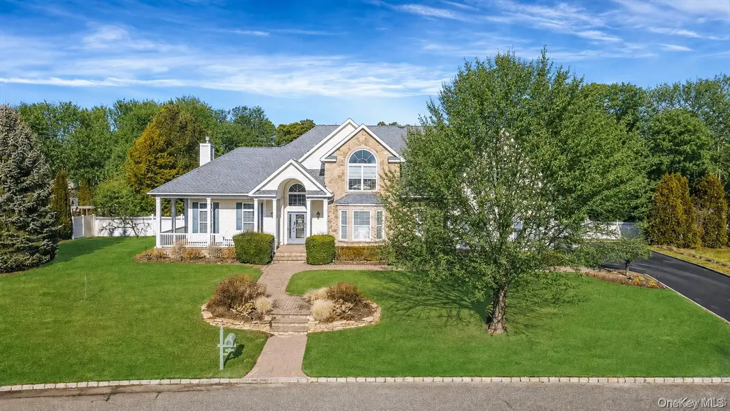 3 Crossfield CT, Shoreham, NY 11786