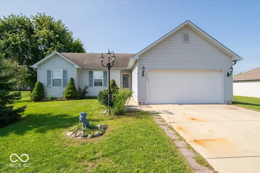 870 Shoreline LN, Franklin, IN 46131