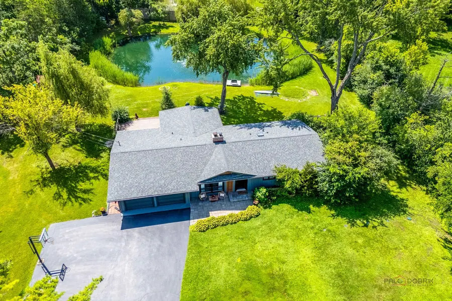 83 Wildwood DR, Barrington, IL 60010