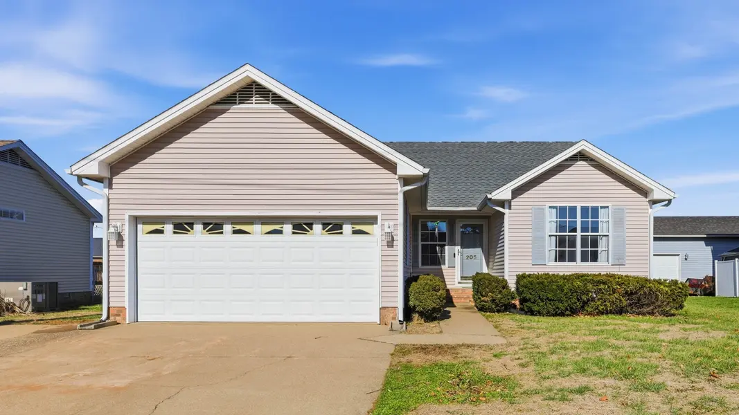 205 Sheridan Cir, Hopkinsville, KY 42240