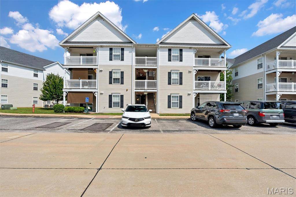 2470 Lampong DR #300A, St Louis, MO 63125