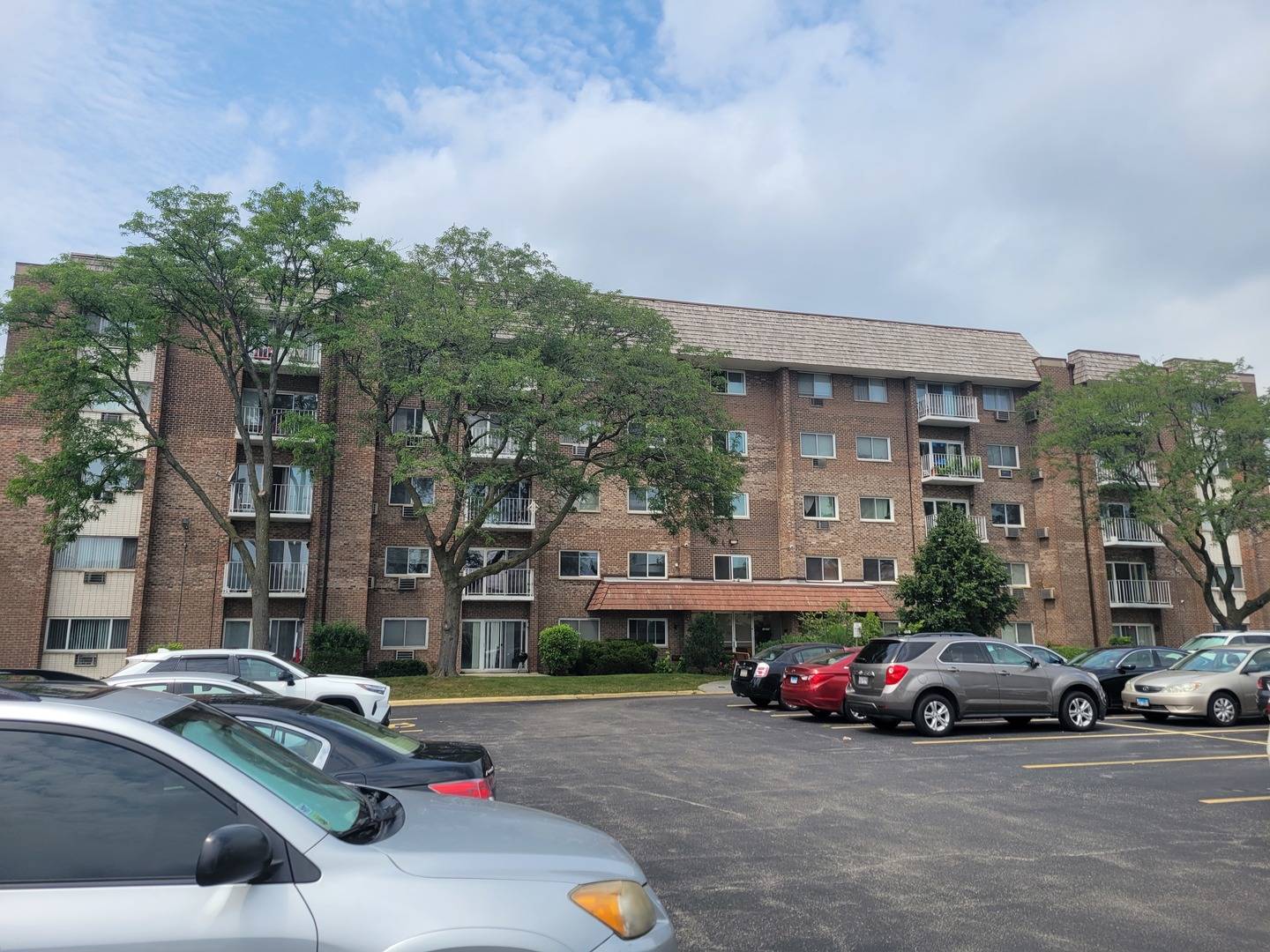 10373 dearlove RD #2G, Glenview, IL 60025