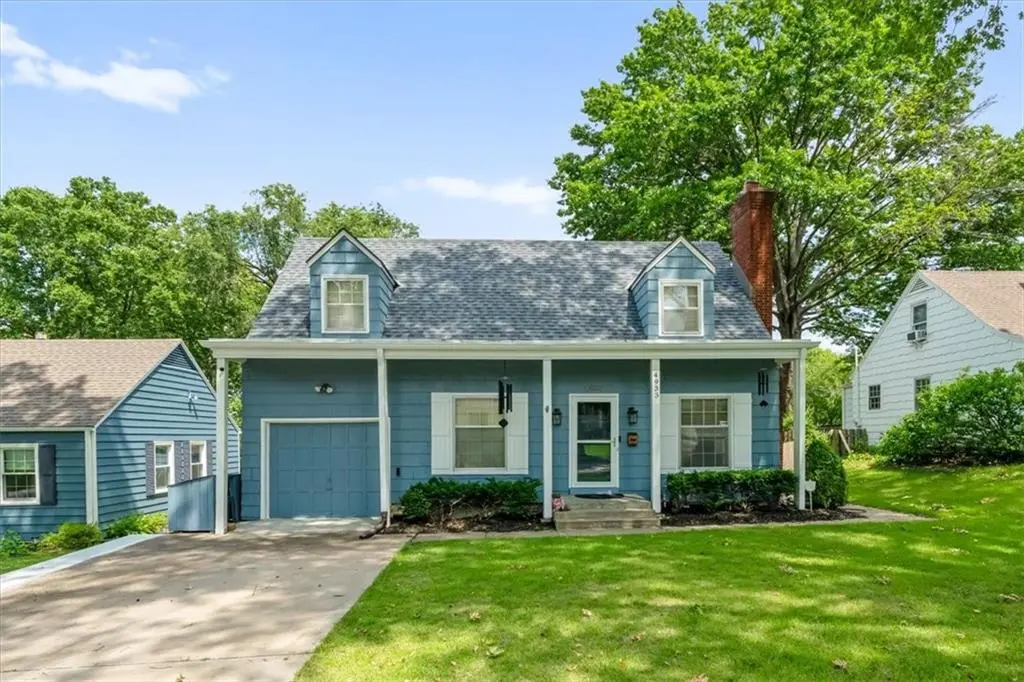 4933 Booth ST, Westwood, KS 66205