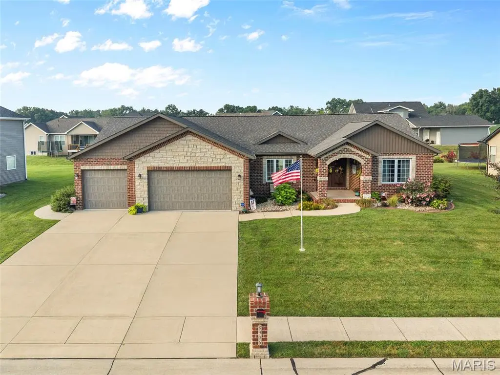 8906 WENDELL CREEK DR, St Jacob, IL 62281